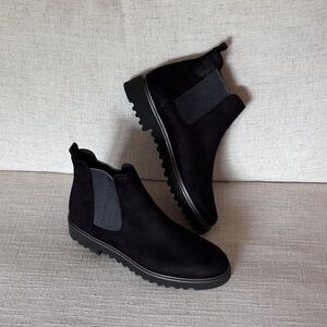 PAUL GREEN Vienna Lugged Women’s 
Black Chelsea Bootie‎ Size US 8
